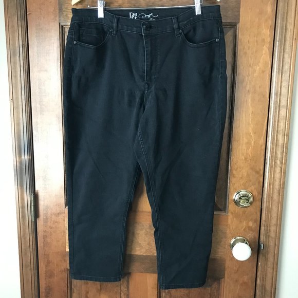 FINAL PRICE - DG2 Diane Gilman Black Cropped 5-Pocket Jeans Size 16 - Picture 1 of 9